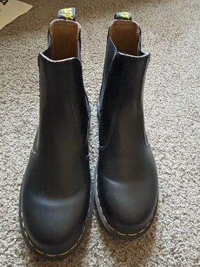 Dr. Martens Black Leather Slip-On Chelsea Boots men’s 8 women’s 9